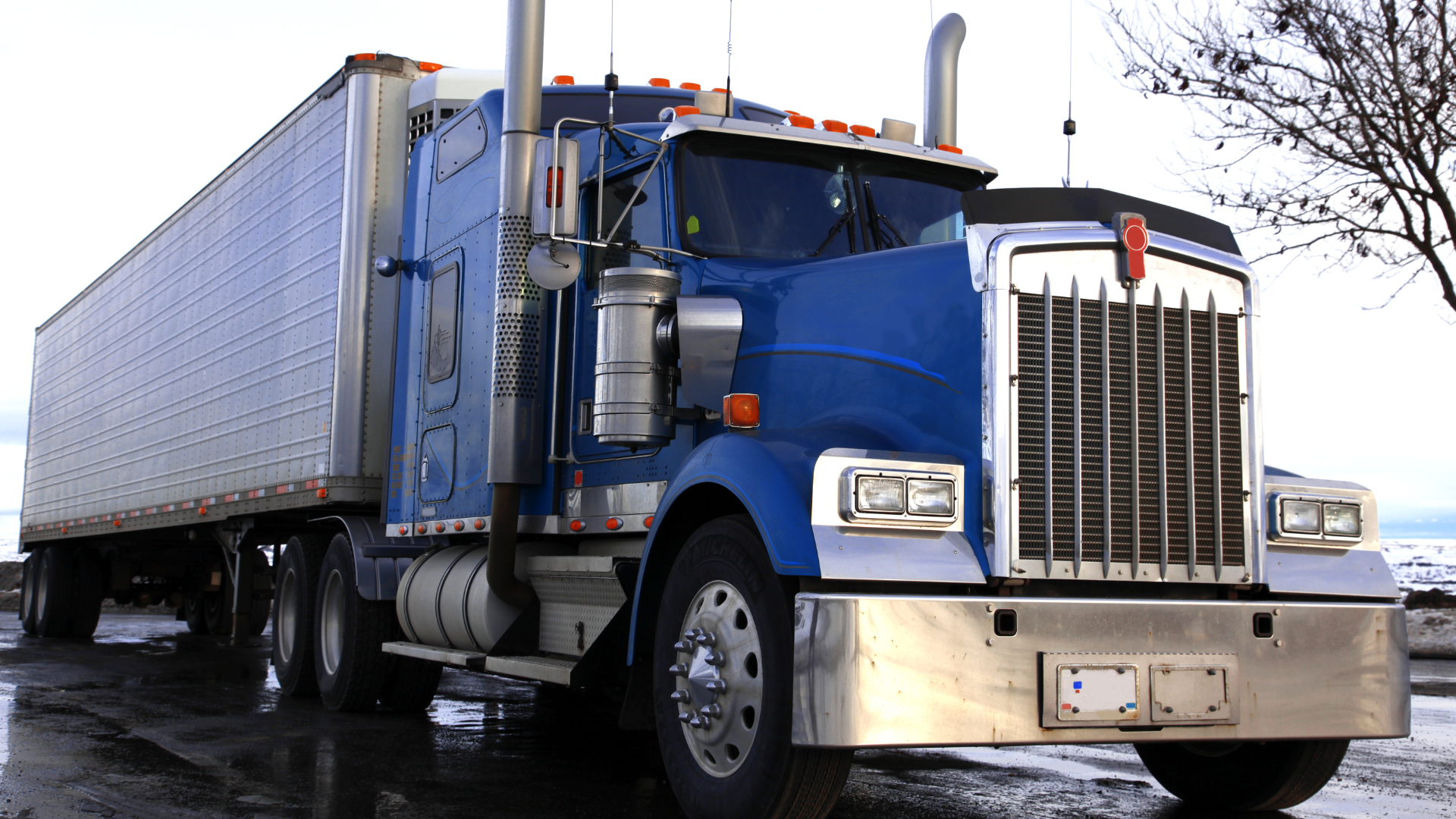 Blue semi-truck with silver trailer - Top Truck Services repairs all types of commercial trucks